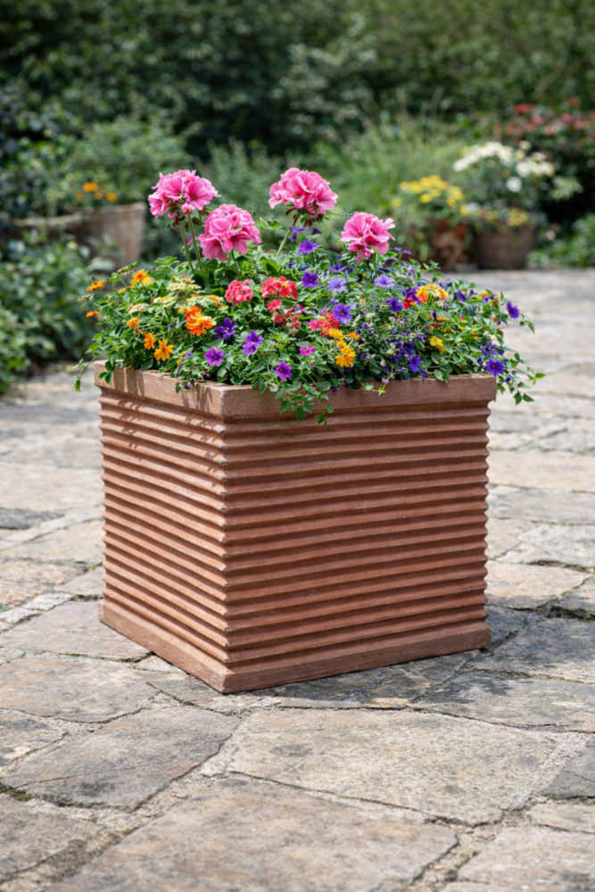 Preview: Le bac à fleurs carré à cannelures antiques
