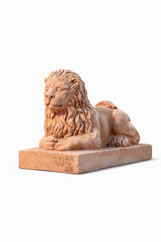 Lion couché en terracotta Impruneta originale – sculpture classique résistante au gel