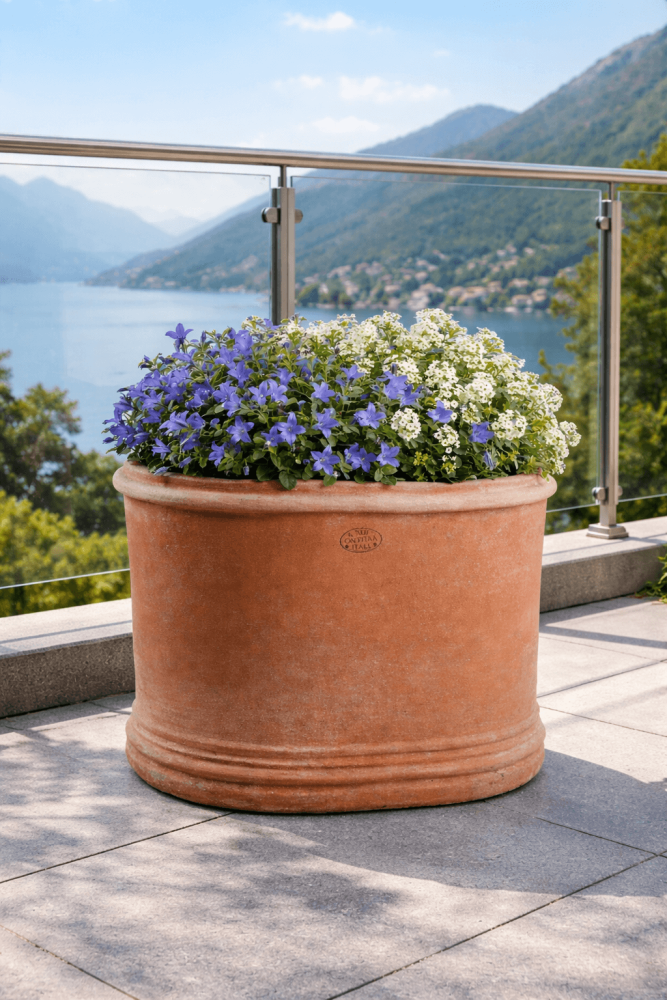 Pot de fleurs ovale en terracotta d’Impruneta au style classique méditerranéen