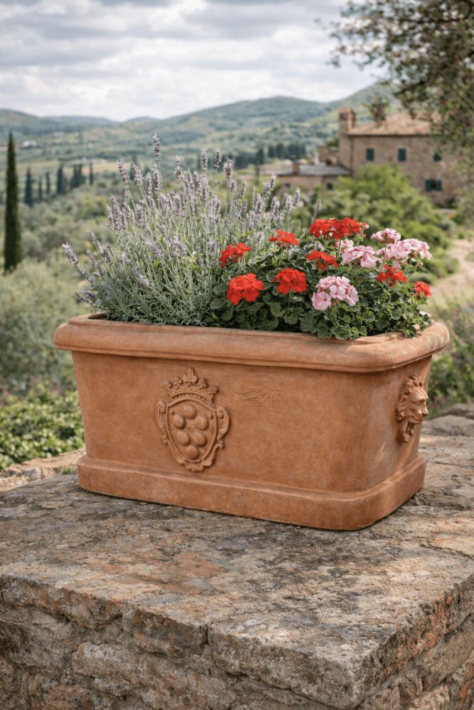 Jardinière ovale en terracotta d’Impruneta avec décor fruitier et rosettes